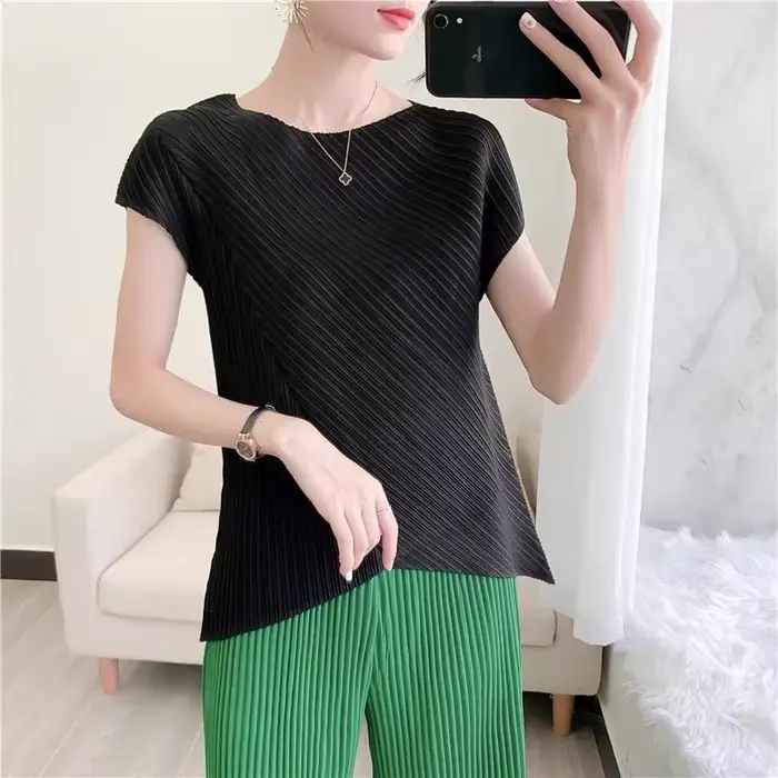 Miyake plissé couleur unie haut 2025 été nouveau col rond irrégulier mince mode T-shirt