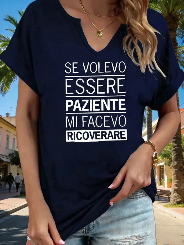 T-shirt graphique à col en V pour femme avec slogan italien « Se Volevo Essere Paziente »