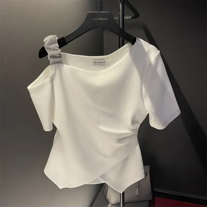 T-shirt court taille fine pour femme