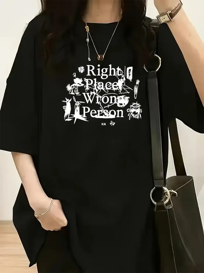 T-shirt graphique à thème « Right Place Wrong Person » pour femme