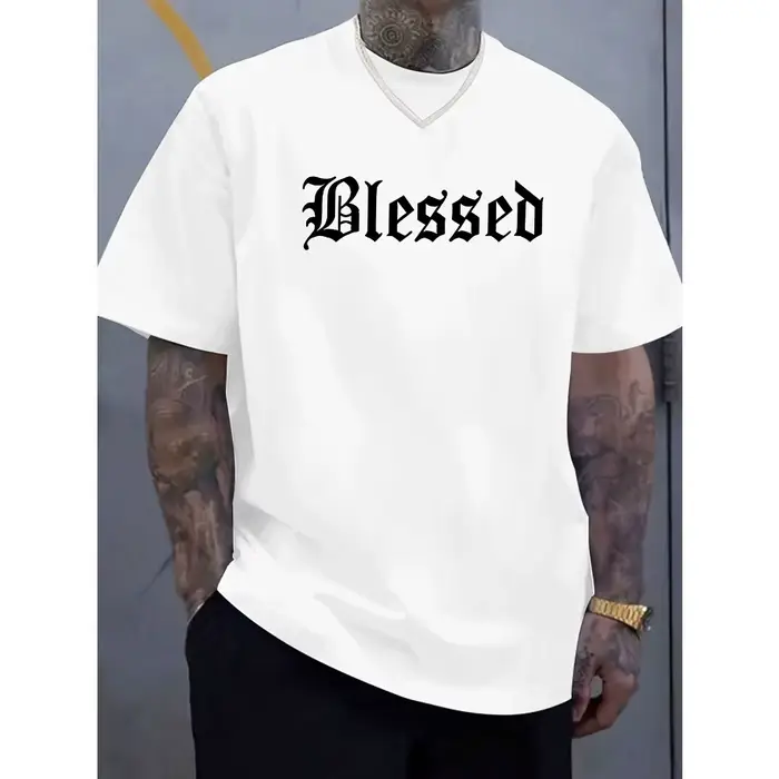 T-shirt minimaliste avec imprimé audacieux sur la poitrine