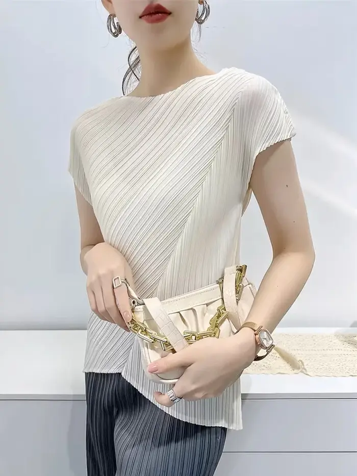 Miyake plissé couleur unie haut 2025 été nouveau col rond irrégulier mince mode T-shirt