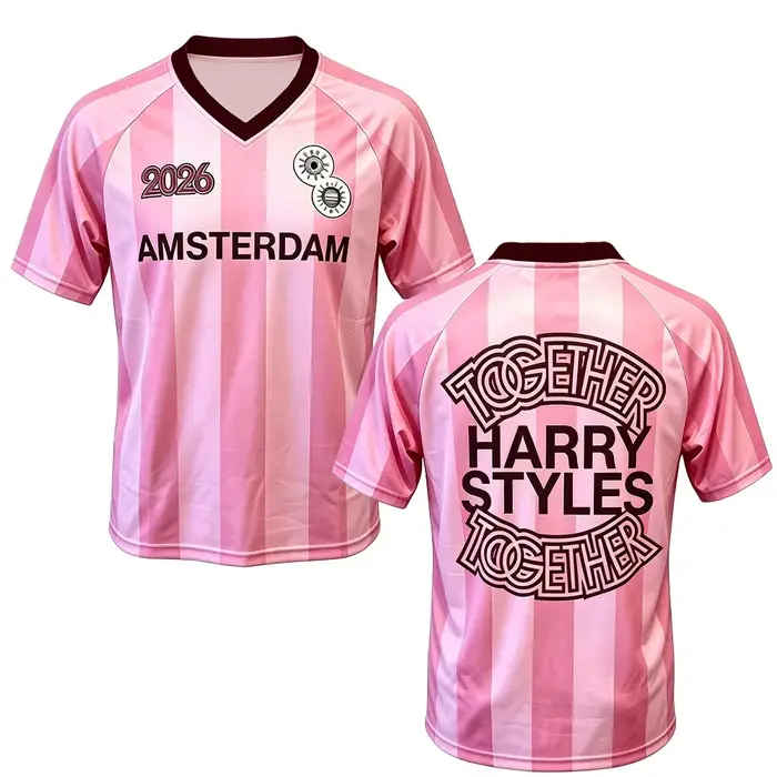 T-shirt de football rose inspiré de Harry Styles – Merchandise pour fans Amsterdam 2026 – Col en V unisexe respirant à manches courtes – Coupe ample