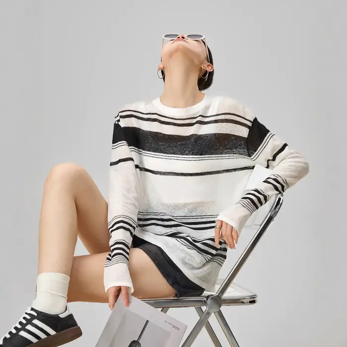 T-shirt tricoté rayé noir et blanc à manches longues pour femme