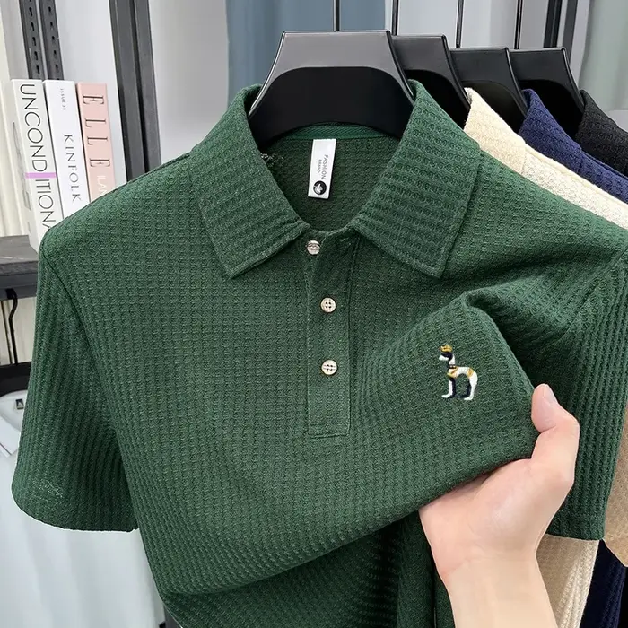Nouveau Polo Homme Designer Brodé Décontracté Couleur Unie Manches Courtes avec Col Revers T-shirt Tendance Vêtements Décontractés pour Hommes