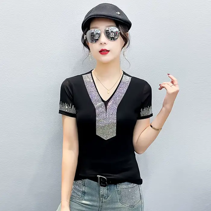 T-shirt à col en V orné de strass pour femme, chemisier d'été à manches courtes, coupe ajustée, haut