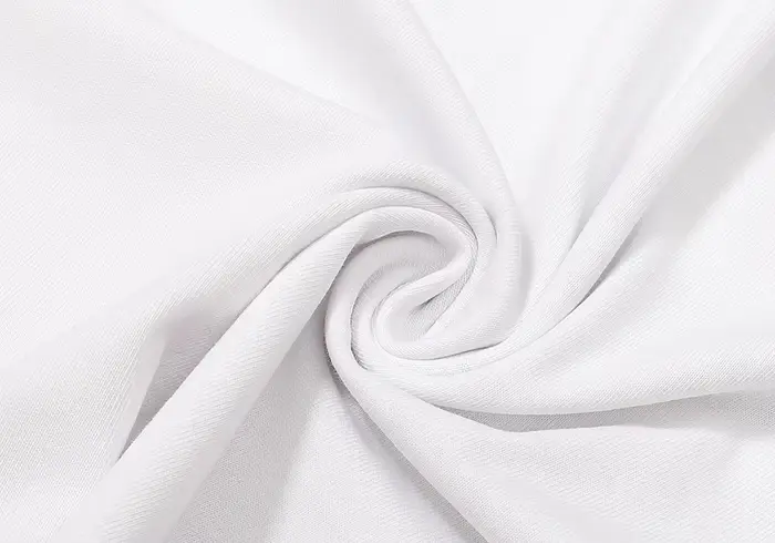 Ce nouveau t-shirt pour femme est confortable et respirant