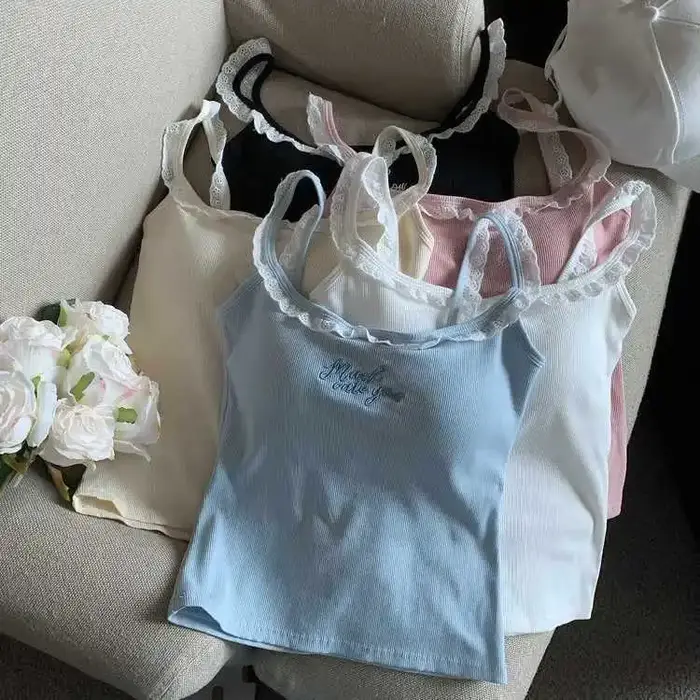 Camisole en dentelle style BM