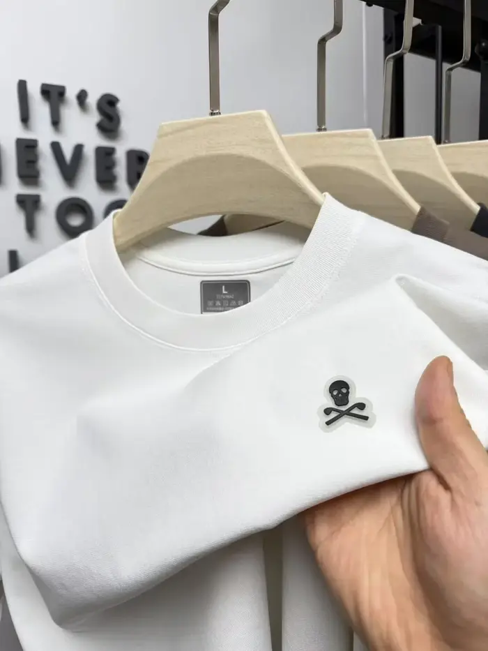 T-shirt à col rond pour hommes, léger et luxueux, à la mode, texture confortable, couleur unie, pull-over, vêtements simples et décontractés pour hommes