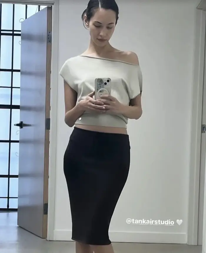 Tank Top Noir à Épaules Découpées, T-shirt Tricoté Léger et Élégant à Col en V