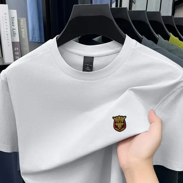 Badge de marque brodé manches courtes hommes t-shirt de luxe designer de mode nouveau été col rond décontracté confort
