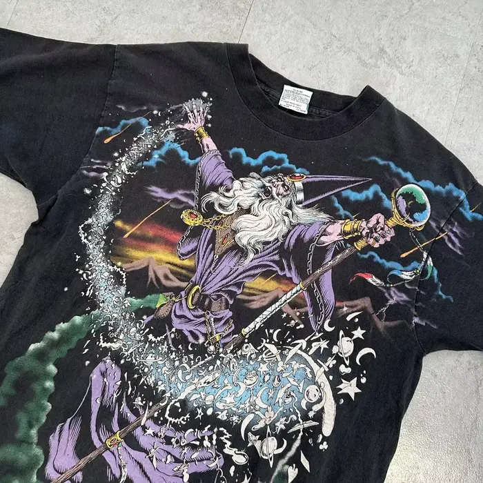 Années 90 Vintage Surdimensionné Assistant Mystique Graphique Imprimé T-shirt Streetwear Unisexe Mode