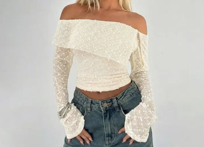 T-shirt asymétrique à manches longues et coupe trompette pour femme