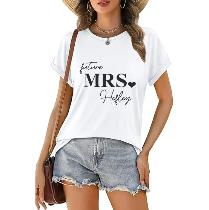 T-shirt blanc imprimé avec nom personnalisé