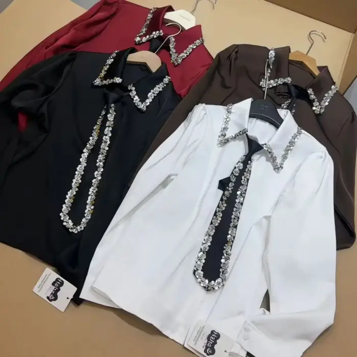 Chemisier blanc de luxe à sequins et cravate pour femme