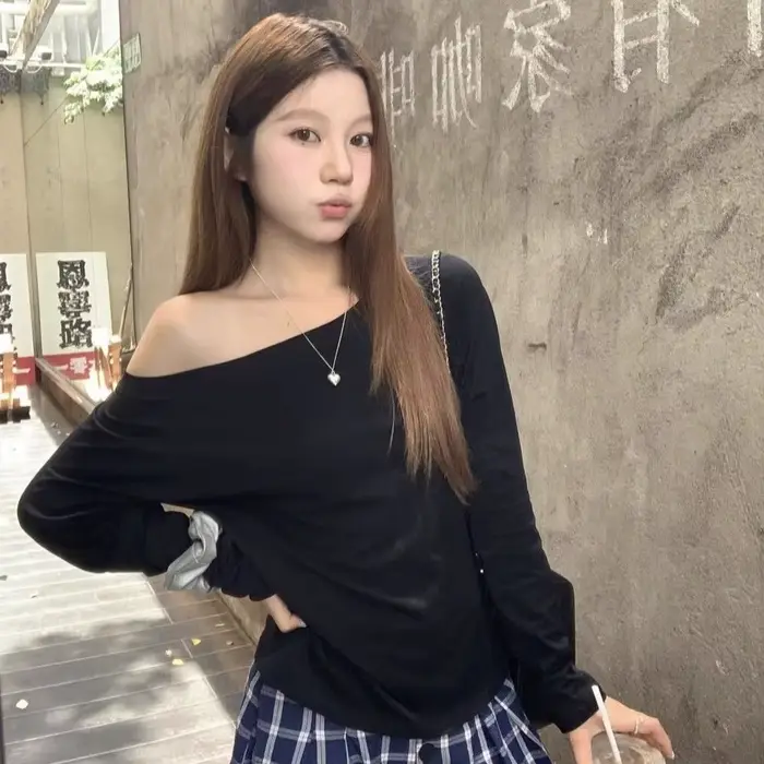 T-shirt à manches longues pour femmes, décolleté incliné, épaules dénudées, petit haut ample à fond 