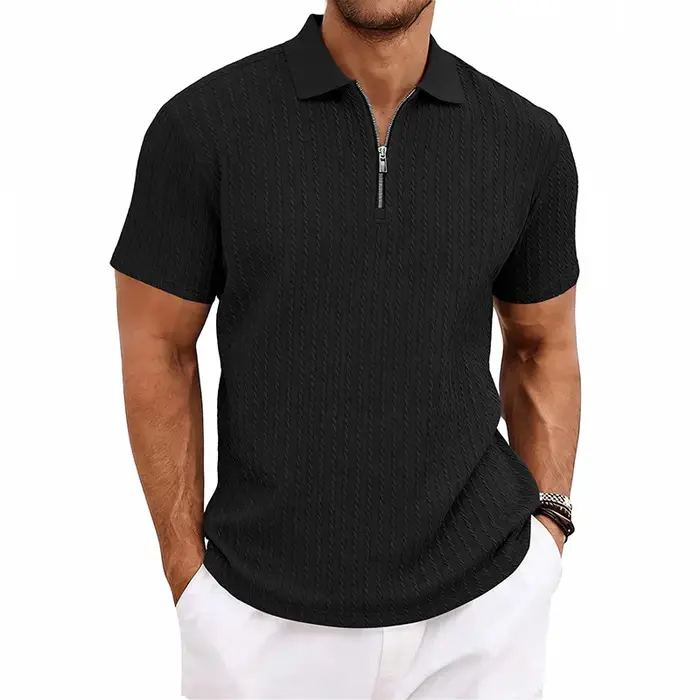 Polo à manches courtes avec col zippé, texture décontractée pour homme, idéal pour les trajets quoti