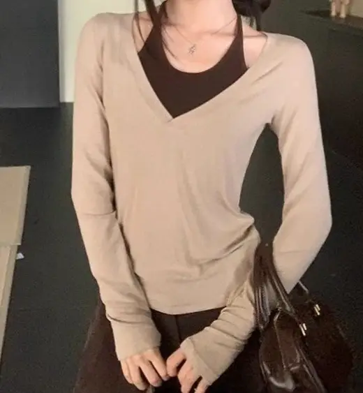 2025 T-shirt à manches longues pour femme au début de l'automne associé à une chemise de base et un haut
