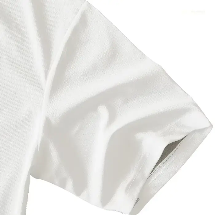 T-shirt personnalisé avec logo et nom