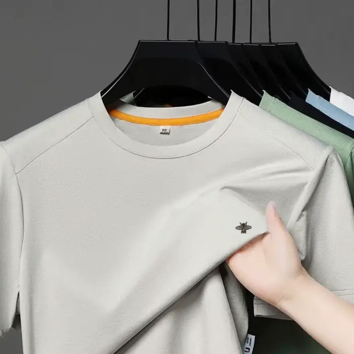 Nouvelle marque de luxe hommes T-shirt col rond dessin animé abeille broderie à manches courtes respirant sans couture