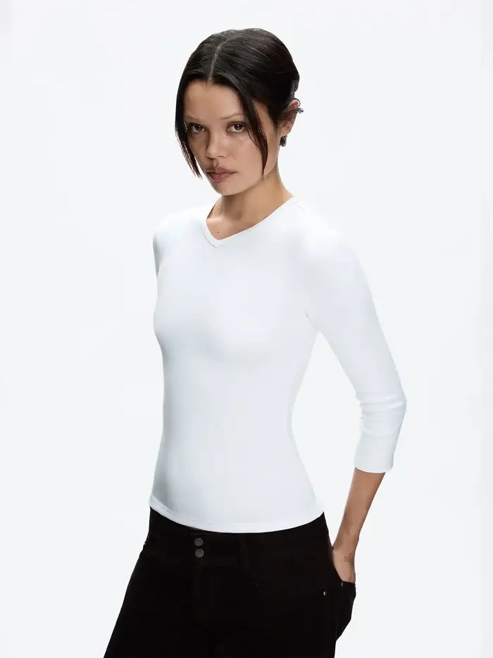 Haut blanc, gris-bleu
