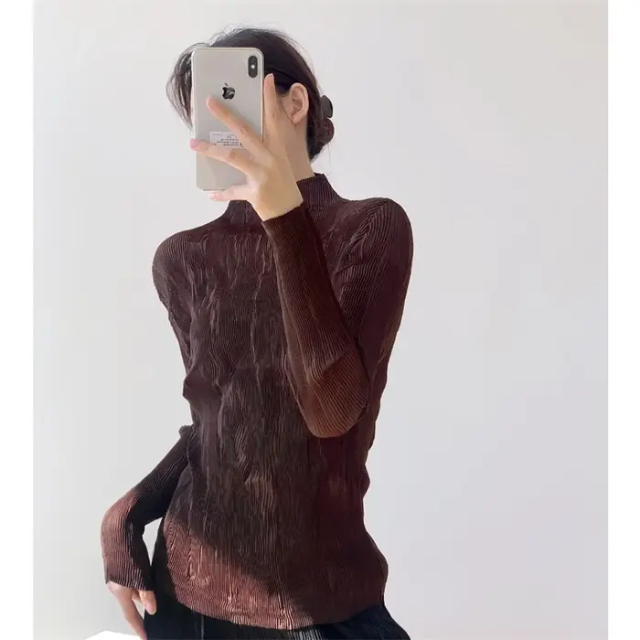 T-shirt femme polyvalent élégant élastique mince décontracté 2025 été nouveau hauts pullover Miyake plissé irrégulier à manches courtes Chic
