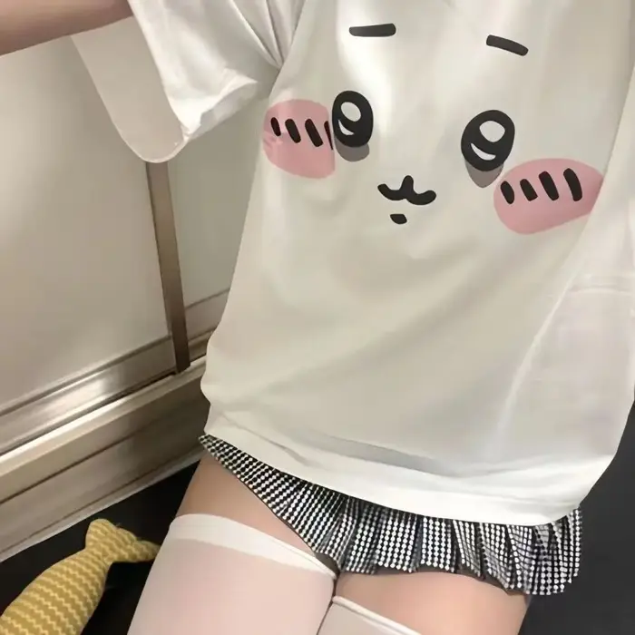 T-shirt blanc japonais avec imprimé d'expressions de dessins animés Kawaii, style Preppy, mignon et décontracté, mode Harajuku pour filles, hauts polyvalents
