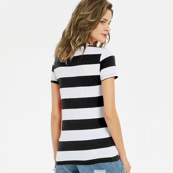 T-shirt rayé arc-en-ciel à manches courtes pour femmes