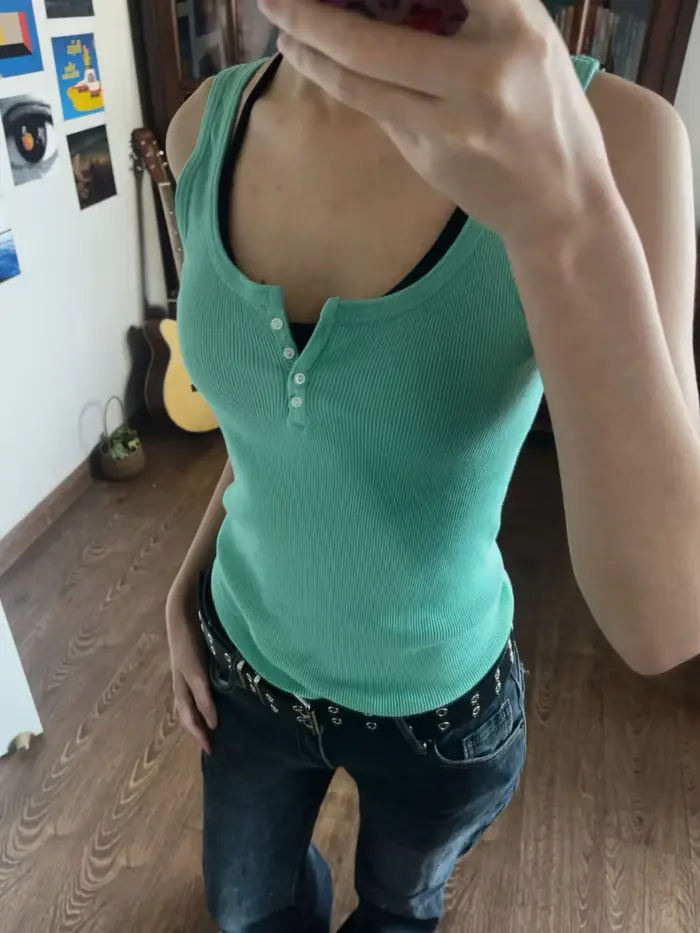 Débardeur côtelé slim à quatre boutons pour femme