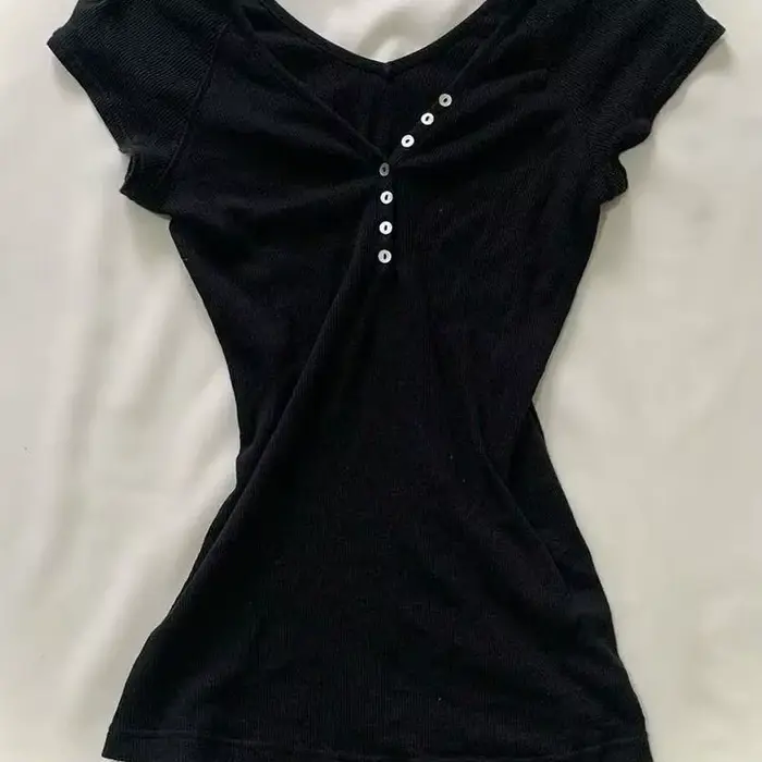 T-shirt noir à col en v pour femmes, Slim, boutons, polyvalent, Simple et à la mode, haut décontract