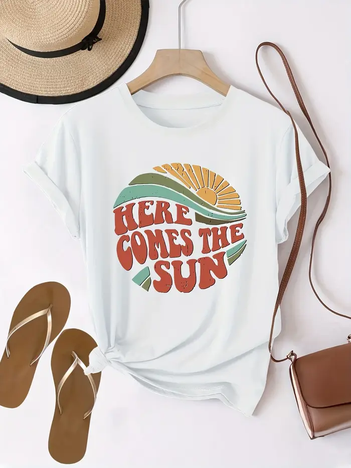 T-shirt imprimé graphique HERE COMES THE SUN pour femme – Haut décontracté à manches courtes et col 