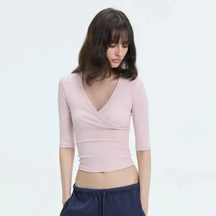 T-shirt côtelé à col en V croisé pour femme