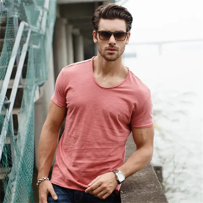 Marque qualité 100% coton hommes T-shirt col en v Design de mode coupe ajustée solide mâle hauts t-shirts à manches courtes