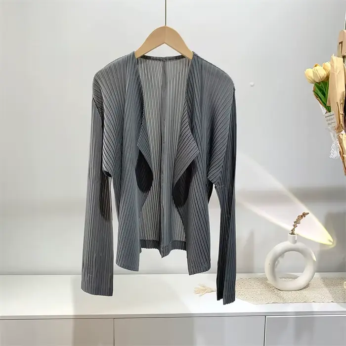 Miyake 2025 printemps haut plié pour les femmes, confortable et décontracté à manches longues ouvert