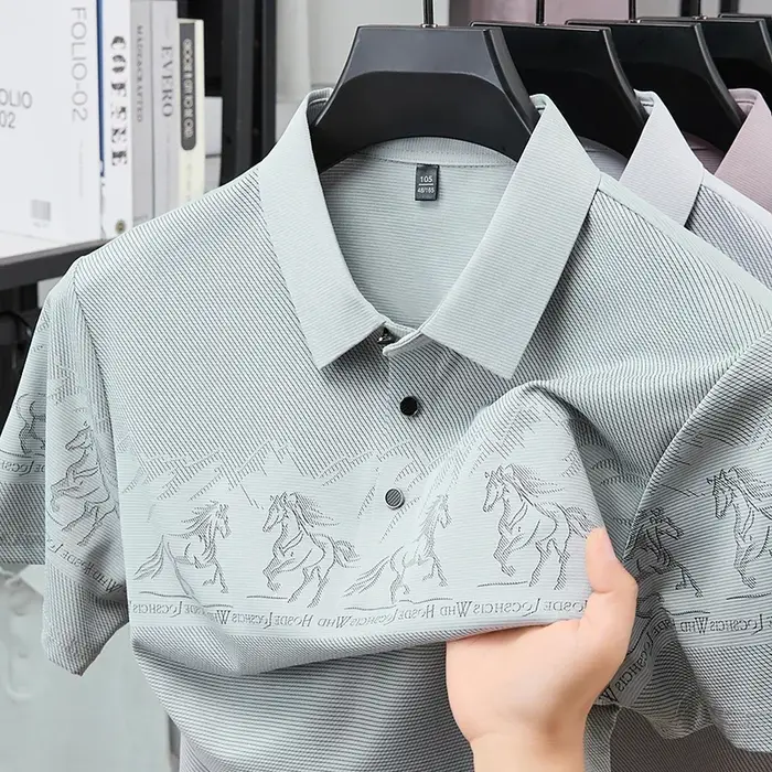 Polo imprimé cheval paysager pour homme