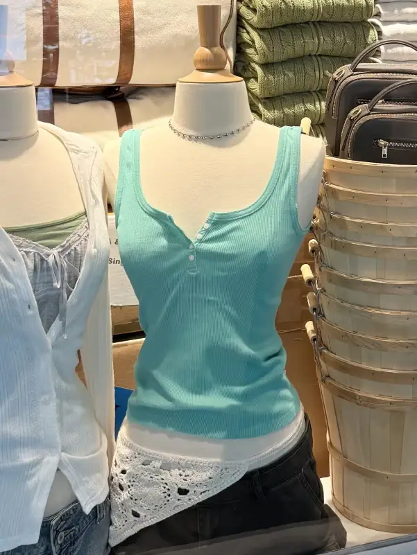 Débardeur côtelé slim à quatre boutons pour femme