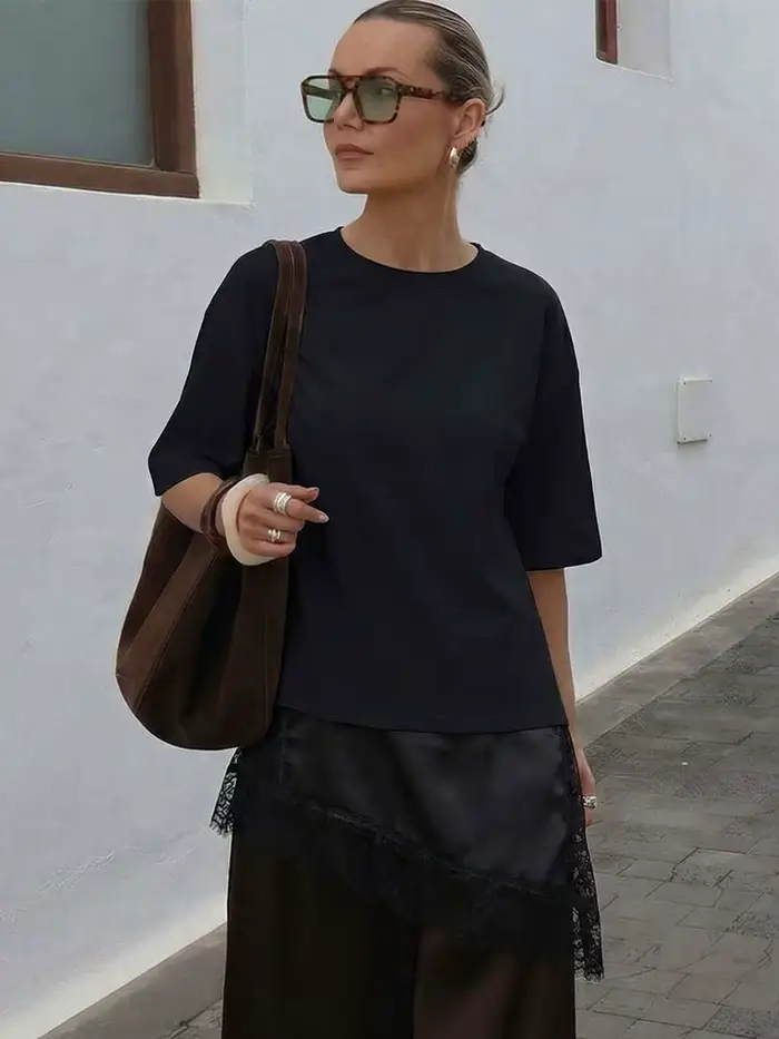 T-shirt asymétrique vintage pour femme avec empiècement en dentelle satinée