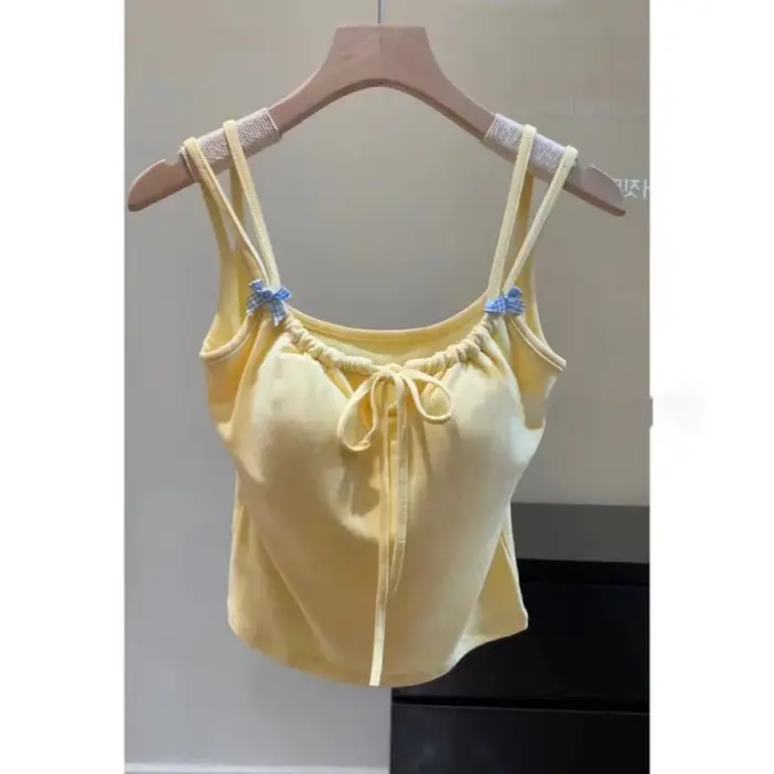 Débardeur jaune pour femme avec coussinets de poitrine, double bretelle, détail ceinture, sans manch