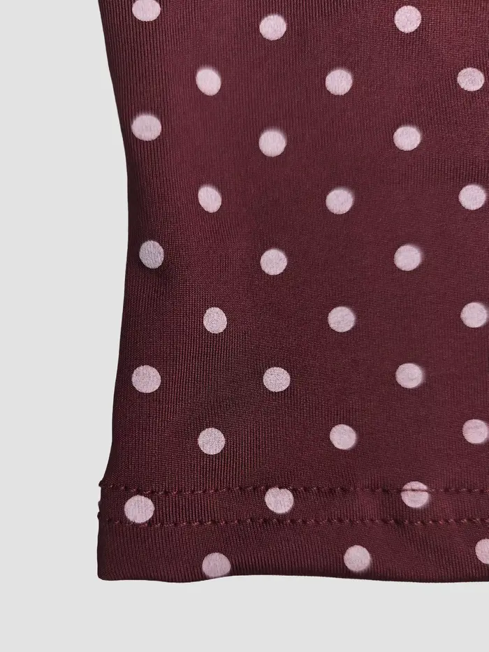 Haut court en tricot pour femme avec options de port polyvalentes et détail froncé sur le côté
