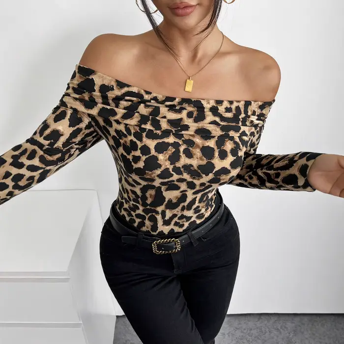 T-shirt à manches longues et épaules dénudées pour femme