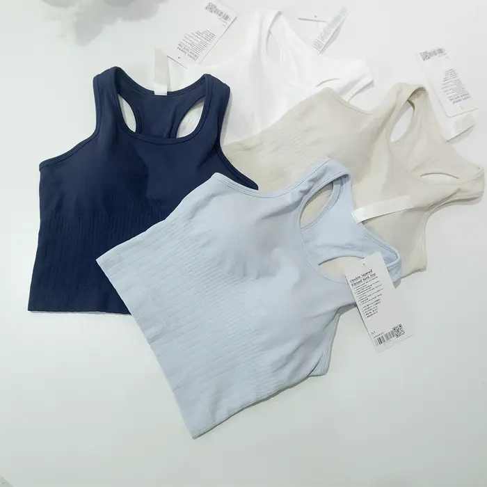 Débardeur court d'été en tricot sans couture avec coussinets de poitrine