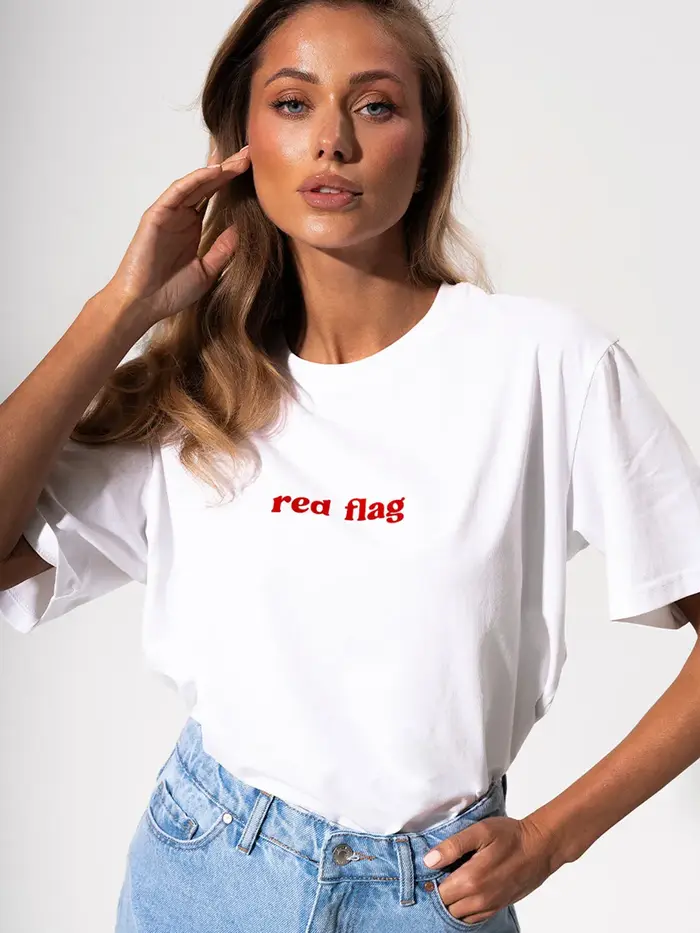 T-shirt femme en coton à imprimé lettres Red Flag