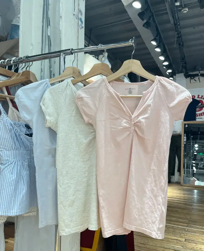 T-shirt manches courtes col en v pour femme