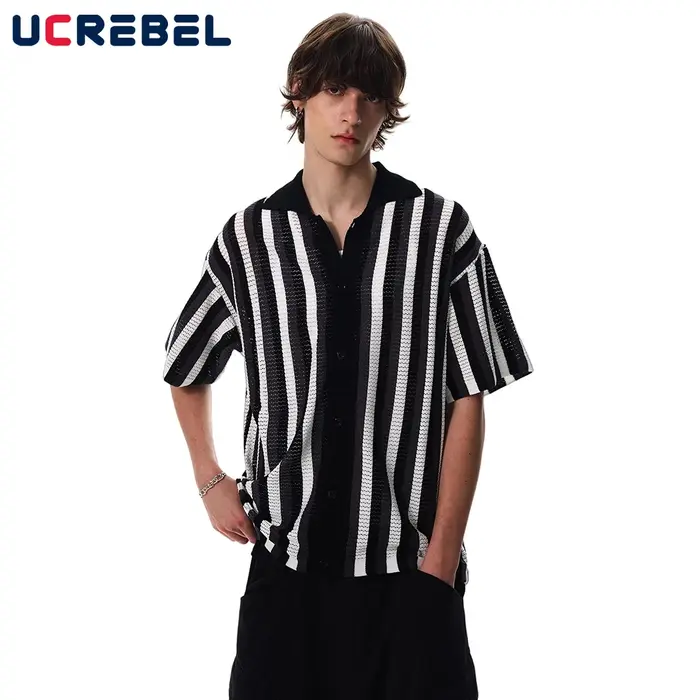 Cardigan tricoté rayé épissé pour hommes