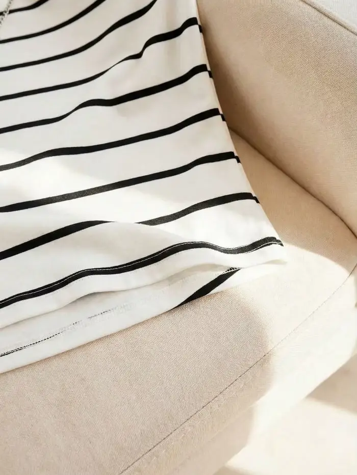 Haut asymétrique à rayures horizontales noires et blanches
