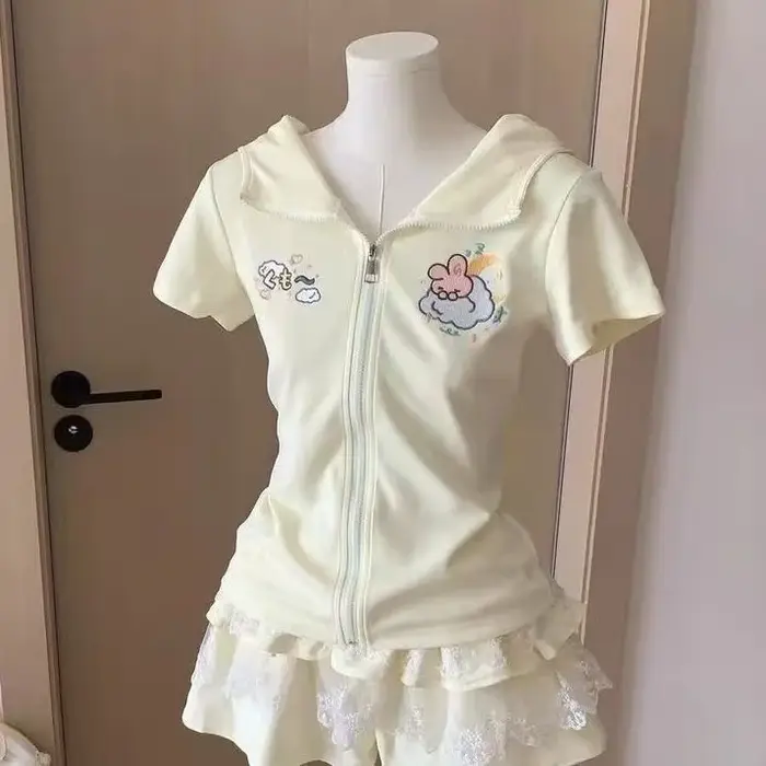 Kawaii dessin animé broderie t-shirts femmes Y2k esthétique T-shirt à capuche Style japonais coupe ajustée fermeture