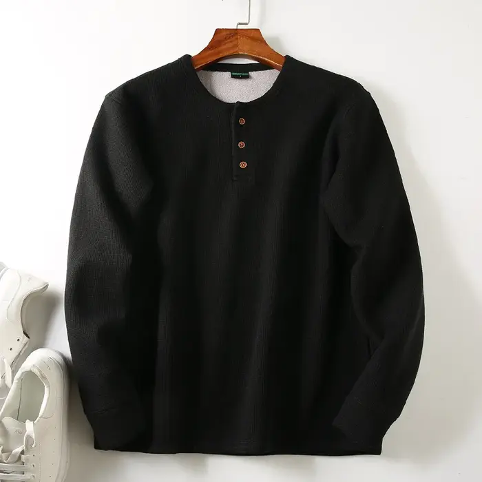 T-shirt en tricot gaufré à manches longues et col Henley pour hommes