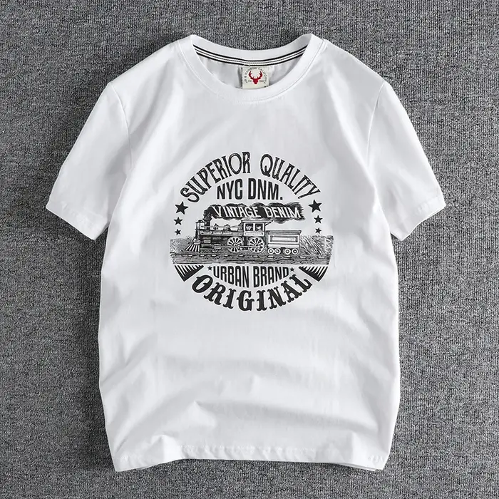 T-shirt à manches courtes pour hommes avec motif train emblématique