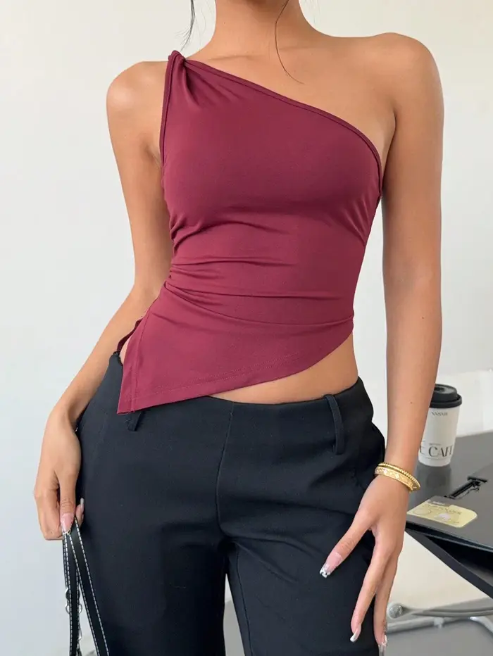 Femmes élégant bordeaux rouge torsion une épaule haut court été coupe ajustée plissé asymétrie ourlet hauts Streetwear 2025