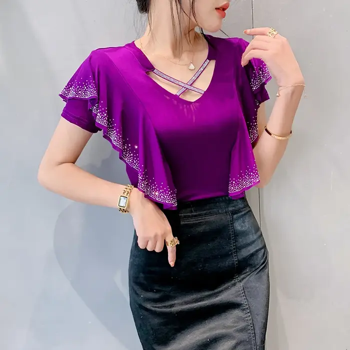 T-shirt manches courtes col en V femme, estival et élégant, à volants, en maille, faux diamants croi